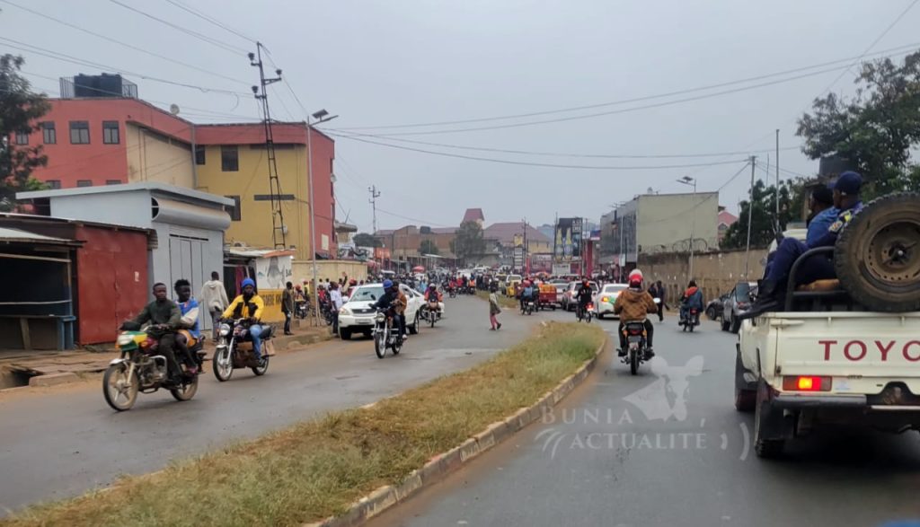 Une jeep de la Police se rendant sur le lieu du braquage vers le rond-point Fina à Bunia (Ituri), quelque minute après l'incident. Ph DR buniaactualite.cd, mardi 11 août 2026