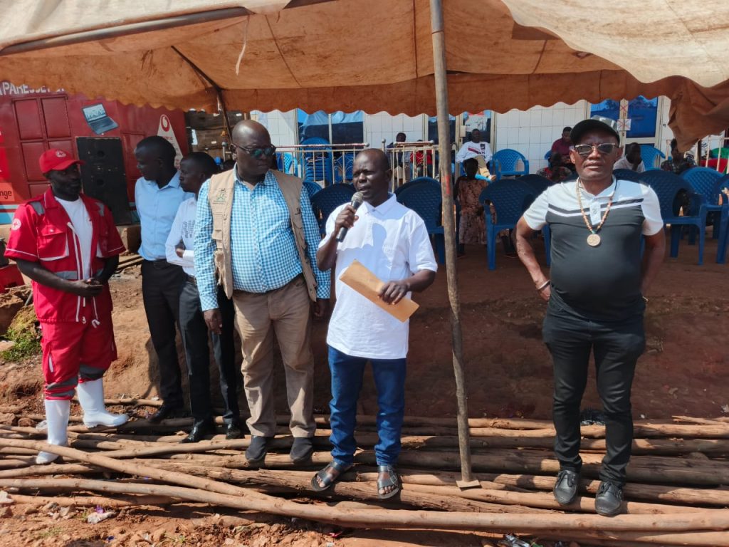 Ituri : guéri d’Ebola, un couple de chef de village retrouve sa communauté à Mahagi