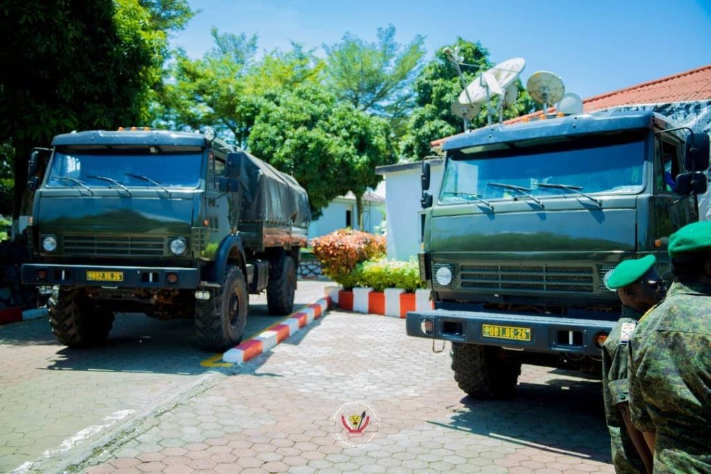 Ituri : les FARDC dotées de cinq véhicules et de deux ambulances pour renforcer leurs opérations
