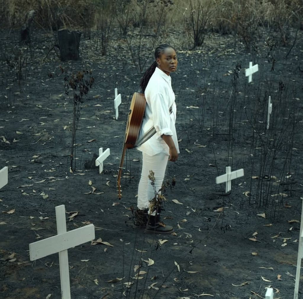 « On meurt sous vos yeux, on pleure pour vivre » : Céline Banza donne une voix aux victimes de la guerre en RDC